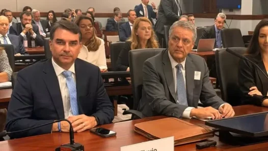 Senador Flávio Bolsonaro não se opôs às tarifas novas, só pediu suspensão até eleições - Foto divulgação