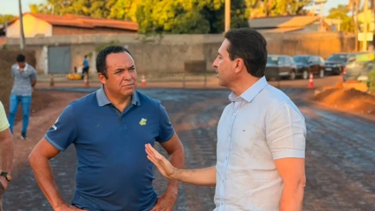 Vilela vistoria ponte e cobra correções em obras de escolas antes da entrega em Aparecida