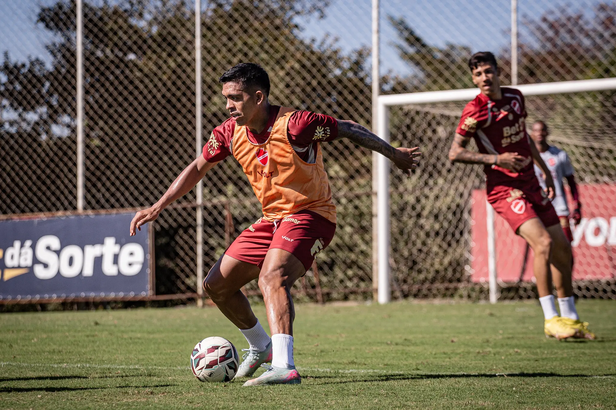 Vila Nova recebe reforços e mira liderança da Série B contra Juventude