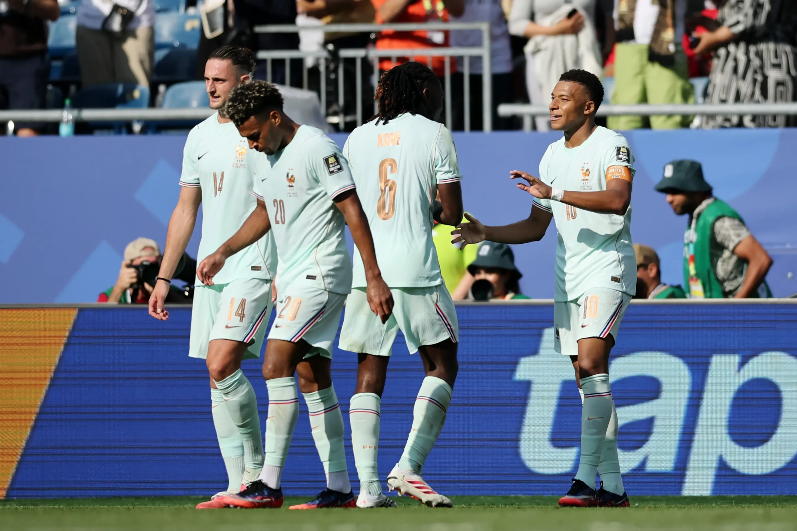 França vence Marrocos e vai à semifinal da Copa com brilho de Mbappé