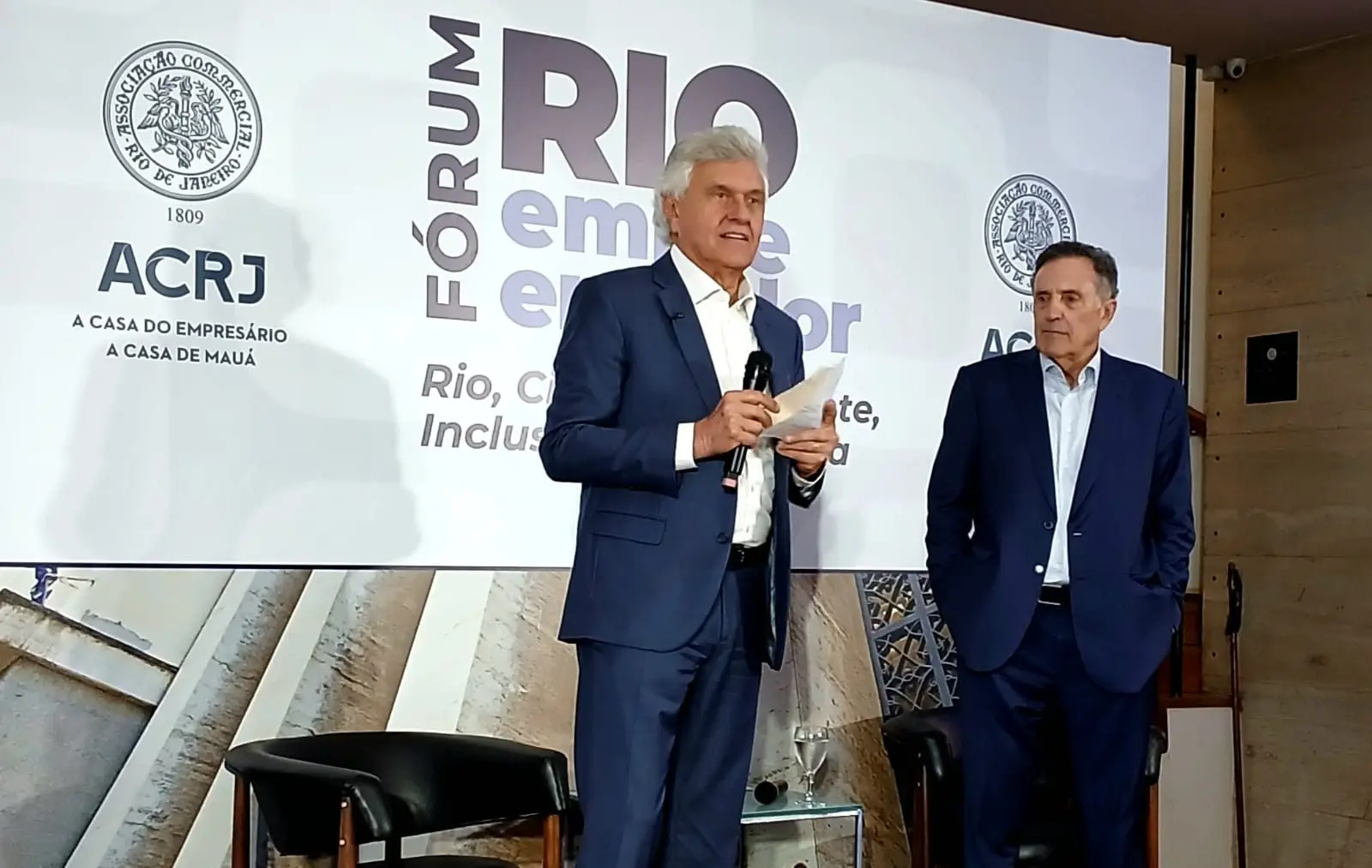 Caiado promete 'libertar' favelas do Rio com modelo de segurança de Goiás