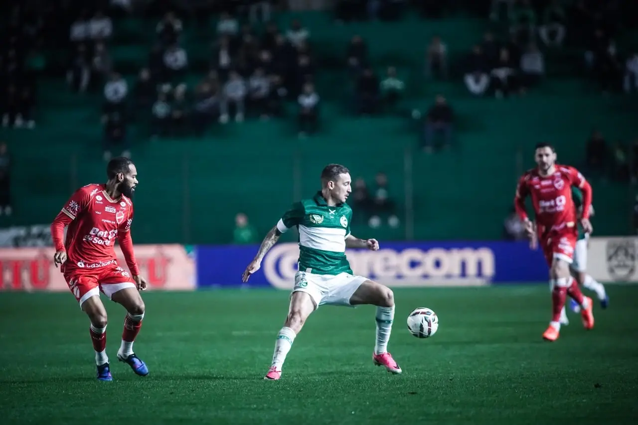Vila Nova tropeça fora e perde chance de liderar Série B