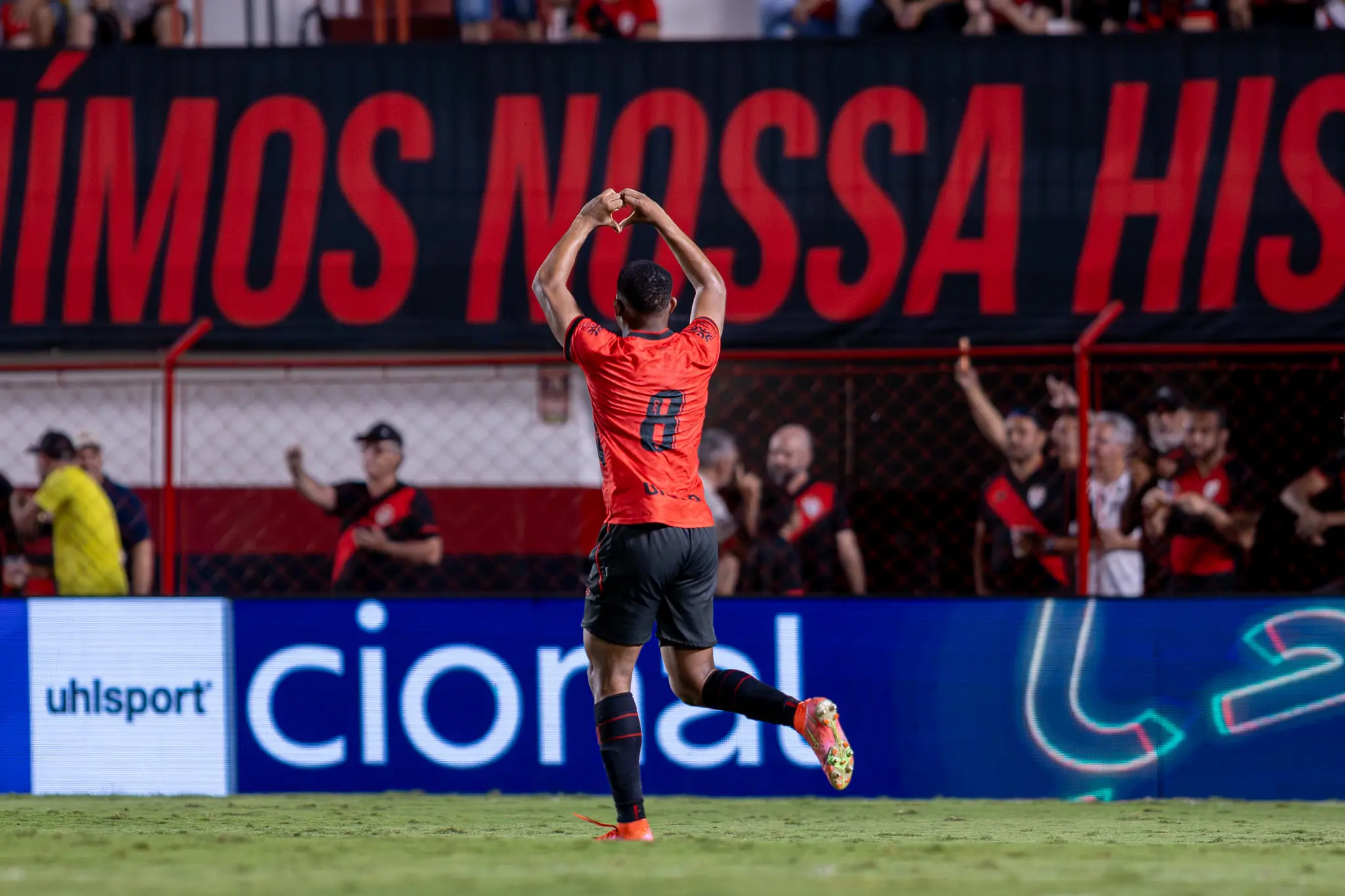 Atlético-GO vence Fortaleza com gol de falta e se recupera na Série B