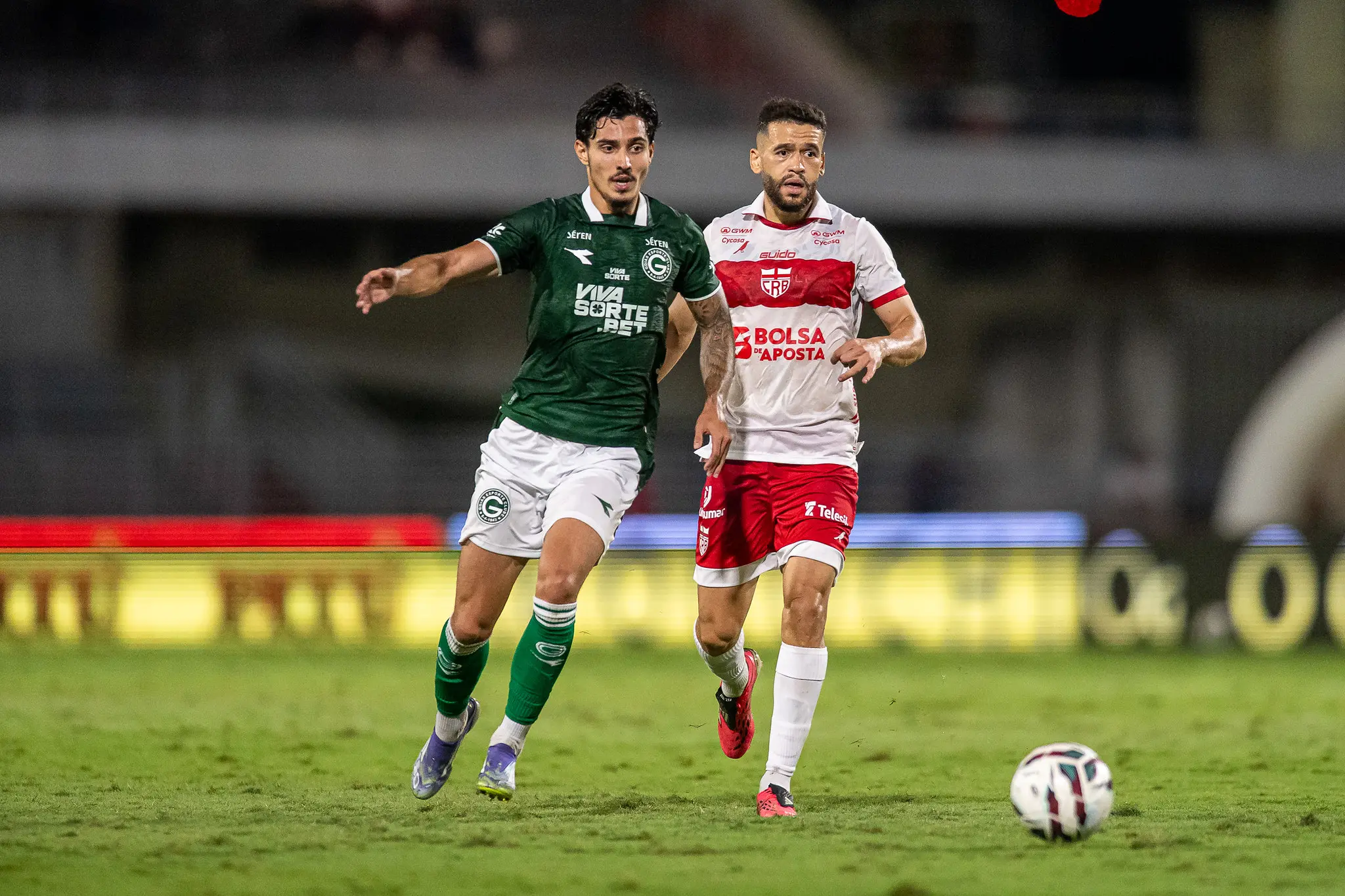 Goiás cede empate ao CRB na Série B após abrir vantagem