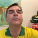 Moraes suspende por 90 dias visitas de Flávio Bolsonaro ao pai após leitura de carta nas redes