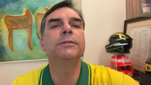 Moraes suspende por 90 dias visitas de Flávio Bolsonaro ao pai após leitura de carta nas redes