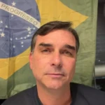 Flávio Bolsonaro fez live para reclamar da proibição de ver o pai - Foto reprodução YouTube