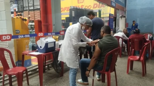 Vale Night da Proteção leva vacinação gratuita ao Bretas Veiga Jardim nesta terça-feira em Aparecida