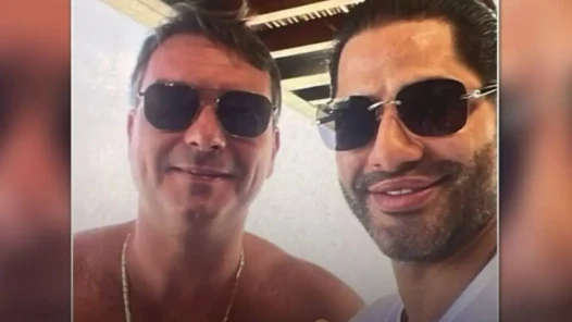 Flávio Bolsonaro e Sicário de Vorcaro aparecem em foto obtida por ICL Notícias -