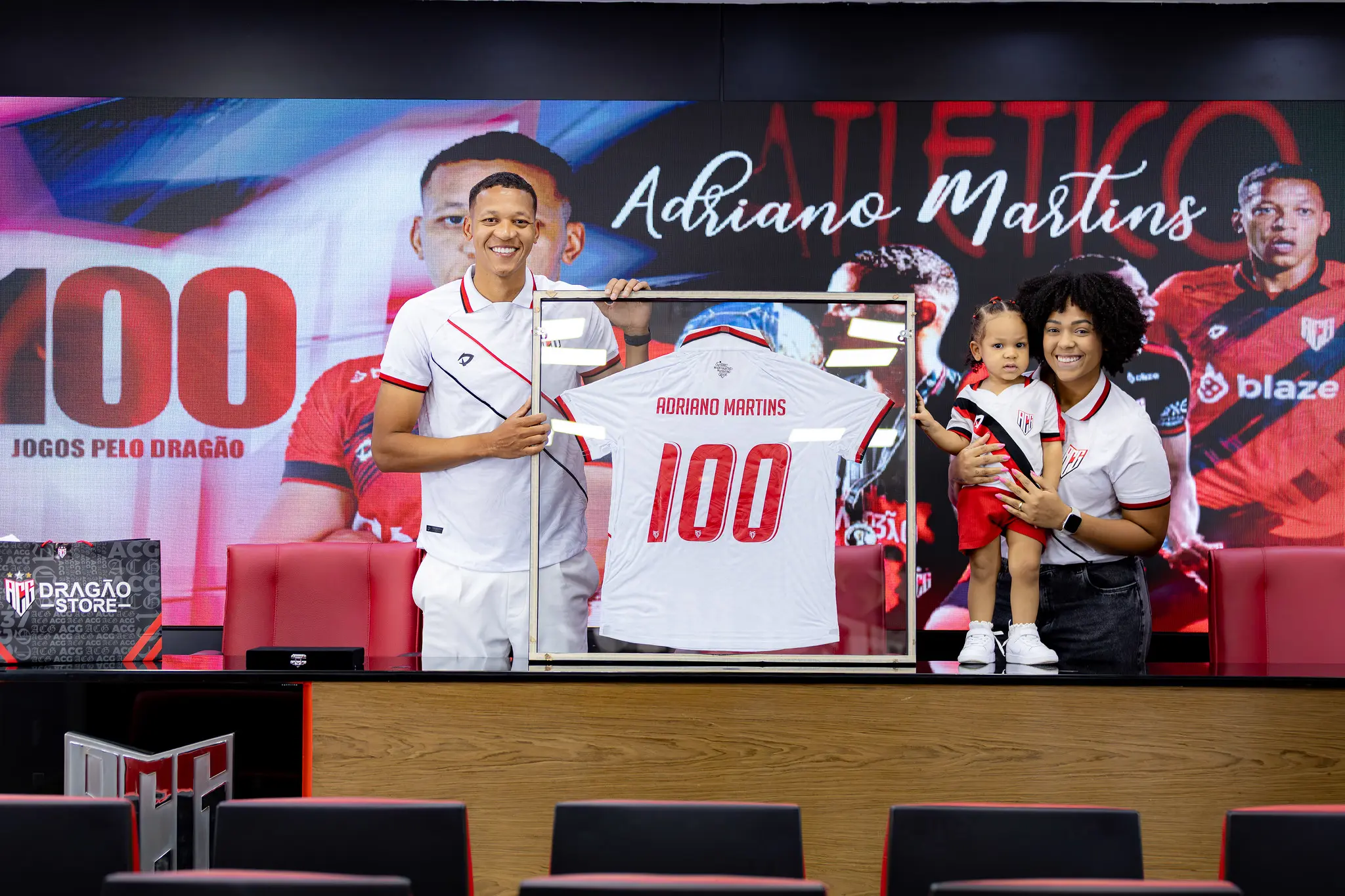 Zagueiro do Atlético-GO atinge 100 jogos e mira acesso à Série A