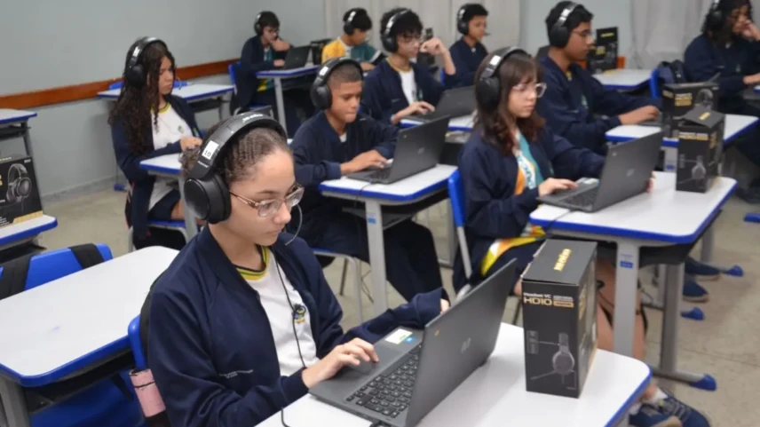 Alunos da rede estadual têm acesso a videoaulas durante as férias para preparação ao Enem - Foto Seduc