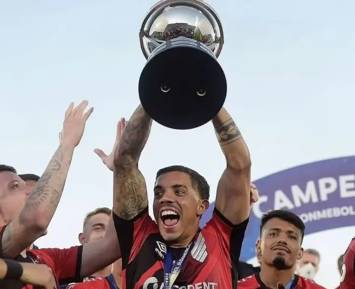 Atlético-GO anuncia meia uruguaio David Terans por empréstimo