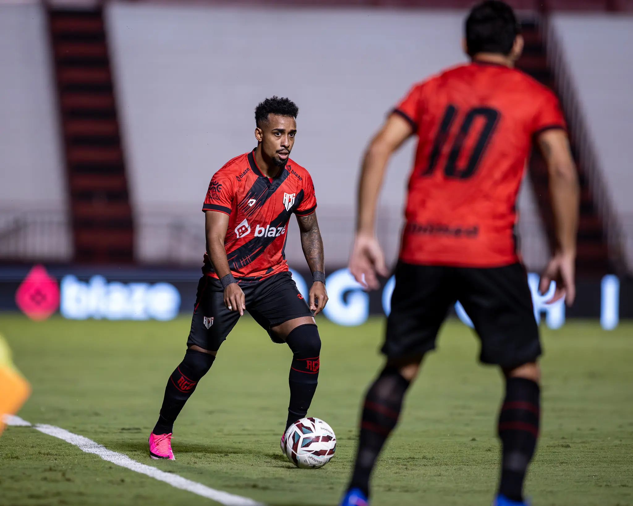 Atlético-GO e Athletic-MG empatam sem gols em jogo fraco na Série B