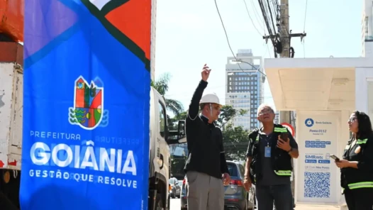 Goiânia abre canal para denúncias de fios soltos e intensifica operação de limpeza da rede aérea