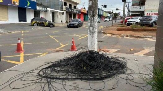 Fios soltos foram recolhidos e doados para reciclagem pela Prefeitura - 1Foto divulgação Secom Goiânia