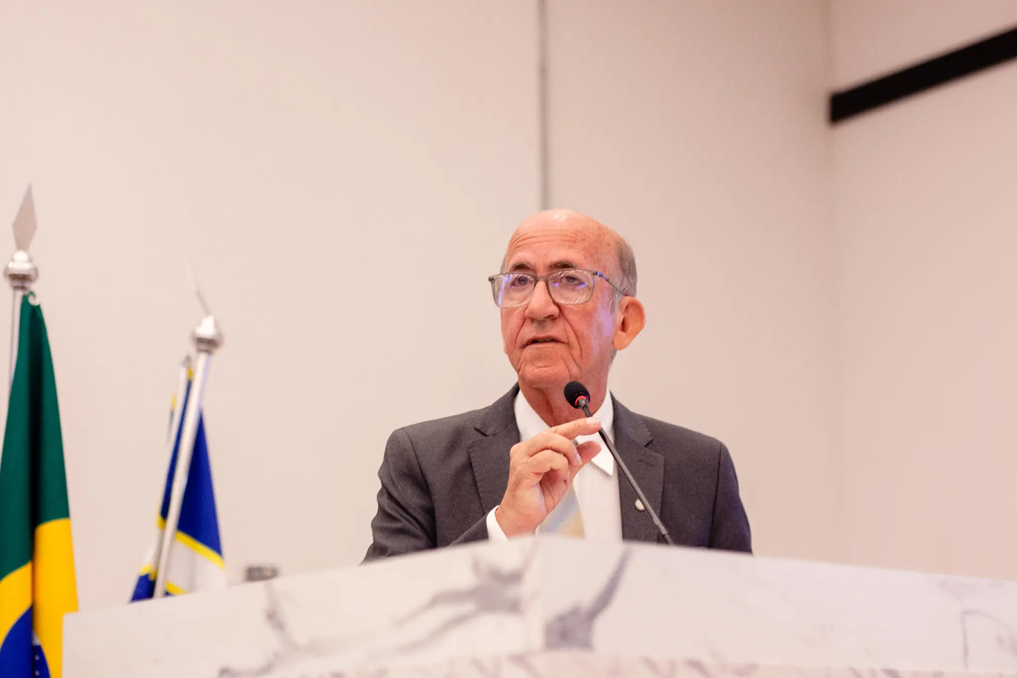 Justiça Eleitoral ordena remoção de post de vereador contra deputado federal