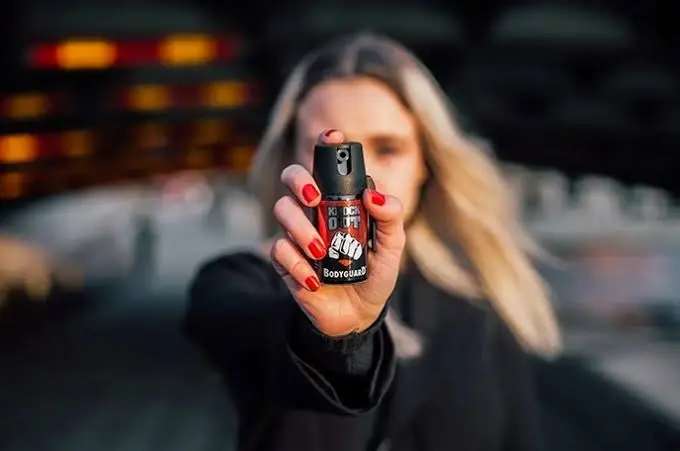 Entenda a nova lei que autoriza spray de pimenta para defesa pessoal de mulheres