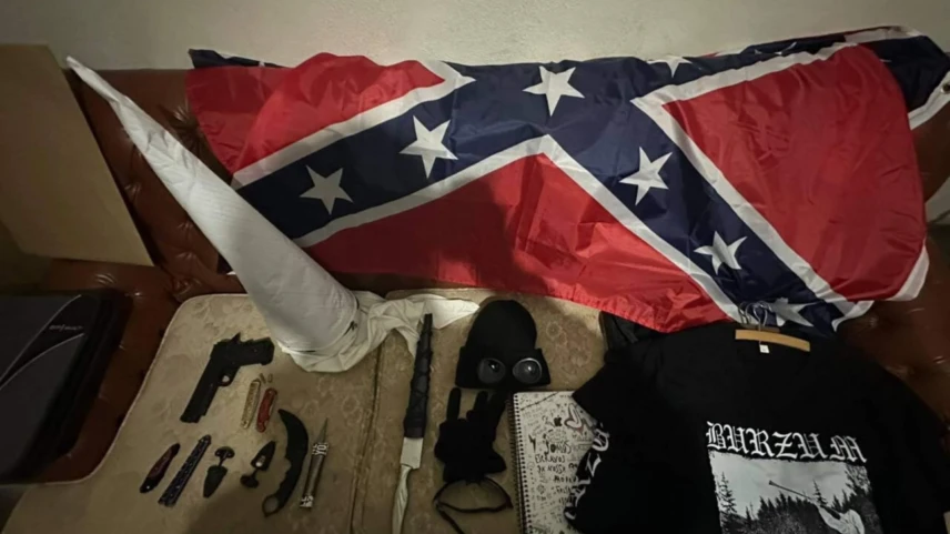Operação Rede Interrompida apreendeu armas e bandeira confederada, associada a extremistas racistas - Foto reprodução Correio Braziliense - PCDF