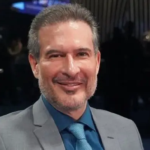 Einstein Paniago ajustada