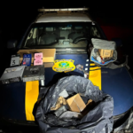 Agentes da PRF encontraram mercadorias retiradas do caminhão dos Correios - Foto PRF