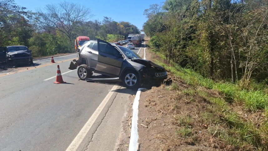 Batida envolvendo quatro veículos deixa cinco vítimas na BR-153, em Uruaçu (2)