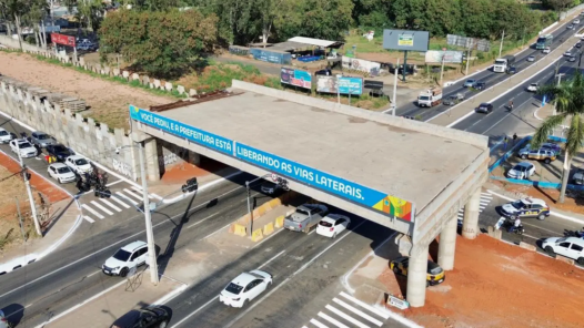 Abertura da pista no sentido Bairro–Centro na Avenida Leste-Oeste. Foto: Joabe Mendonça