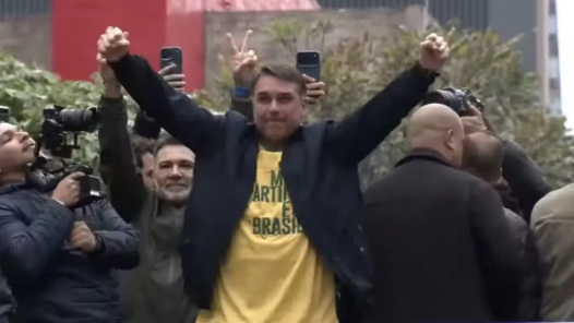 flavio bolsonaro na paulista_reproducao_canal bolsonaro