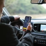 Motoristas que trabalham com aplicativos de transporte, como Uber, 99 e outras plataformas, não poderão utilizar os veículos para divulgação de propaganda eleitoral durante as eleições de 2026.