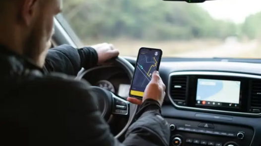 Motoristas que trabalham com aplicativos de transporte, como Uber, 99 e outras plataformas, não poderão utilizar os veículos para divulgação de propaganda eleitoral durante as eleições de 2026.