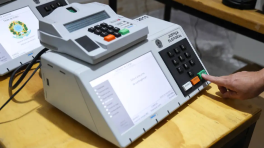 Quase 920 mil brasileiros no exterior poderão votar nas eleições de 2026