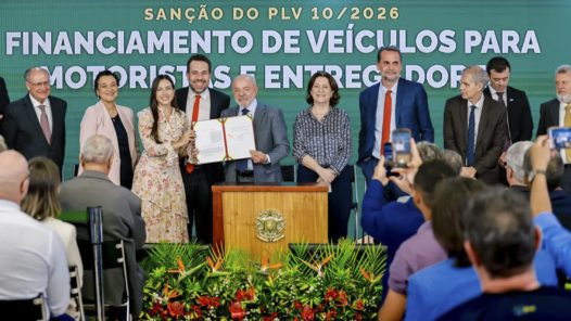 14.09.2026 – O presidente da República, Luiz Inácio Lula da Silva, durante Sanção do PLV nº 10/2026, que institui linhas de financiamento do MOVE para veículos novos, no Palácio do Planalto, Brasília - DF. Foto: Ricardo Stuckert.