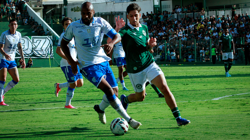 Goiás reage, vira sobre o Avaí e mantém sonho de acesso na Série B