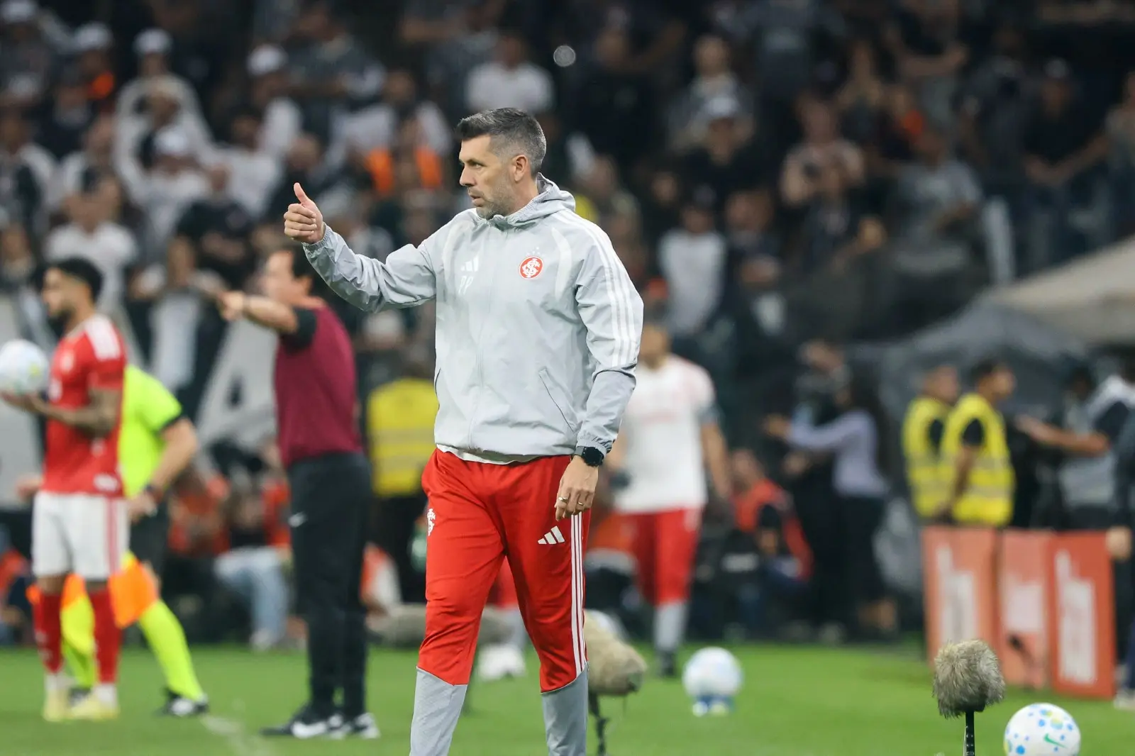 Técnico Paulo Pezzolano