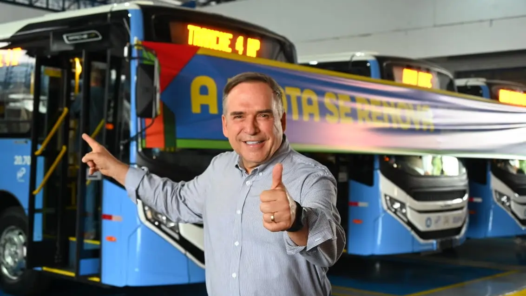 MABEL ENTREGA ONIBUS_Alex Malheiros