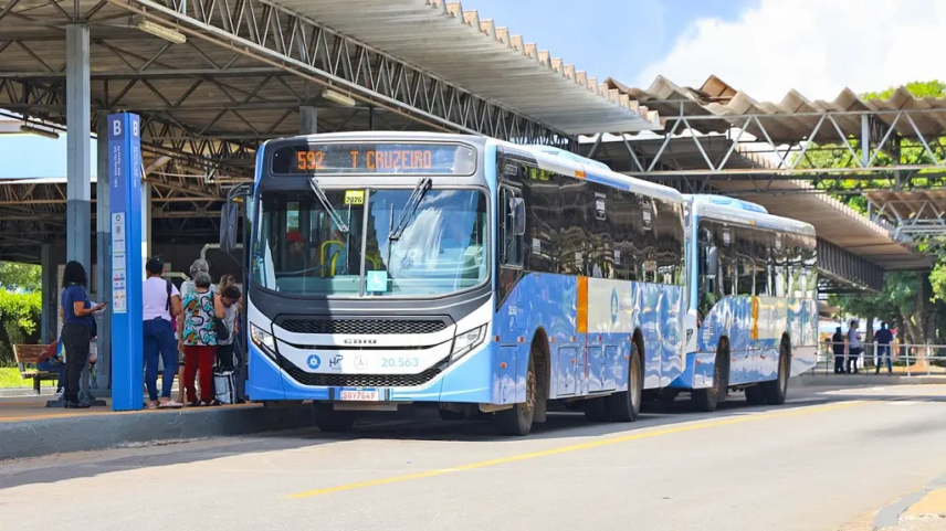 leitores de Goiânia e da Região Metropolitana terão transporte público gratuito neste domingo (4), durante o primeiro turno das Eleições 2026