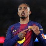 Raphinha renova com o Barcelona
