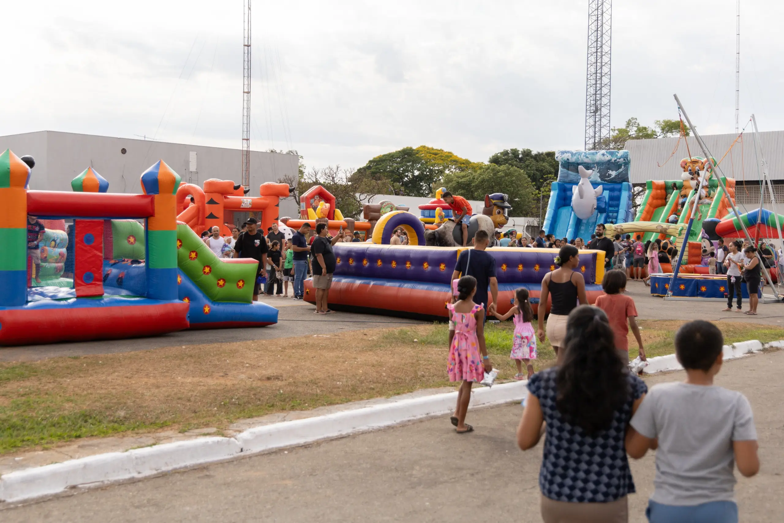 Aparecida promove festa gratuita para crianças com brinquedos, shows e sorteio de bicicletas