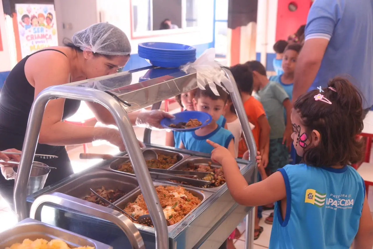 Aparecida oferece cardápio especial para 55 mil alunos no Dia das Crianças