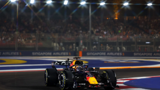 Max Verstappen larga na pole position da corrida sprint em Singapura (Foto: Andy Hone/LAT Images)