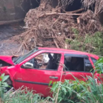 Motorista morre após carro capotar e cair de ponte em córrego em Aparecida