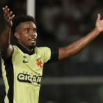 Thiago Mendes sofre ataques racistas após provocar Boca Juniors
