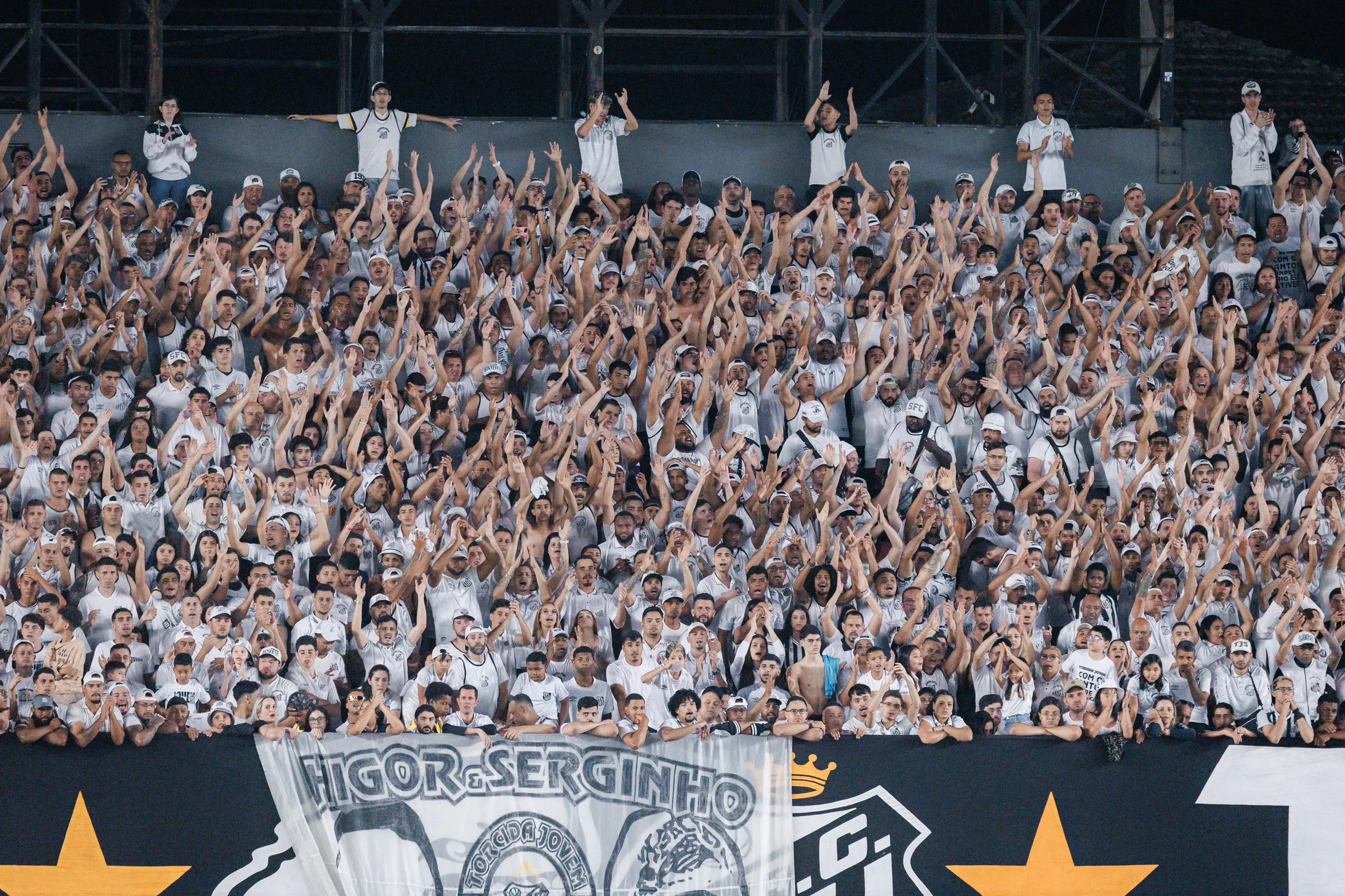 Em destaque: Torcida do Santos esgota ingressos para o clássico conta o Palmeiras na Vila Belmiro